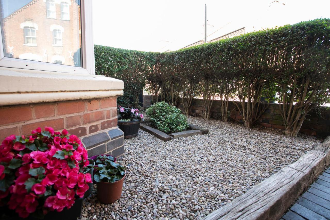 Spring Villa Leicester Exterior foto